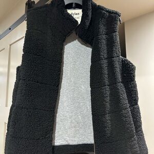 Large, dylan brand, thick fleece, super soft vest